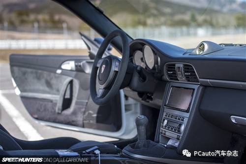 停车斜坡技巧,手刹、方向盘和脚感缺一不可 停车斜坡技巧,手刹、方向盘和脚感缺一不可