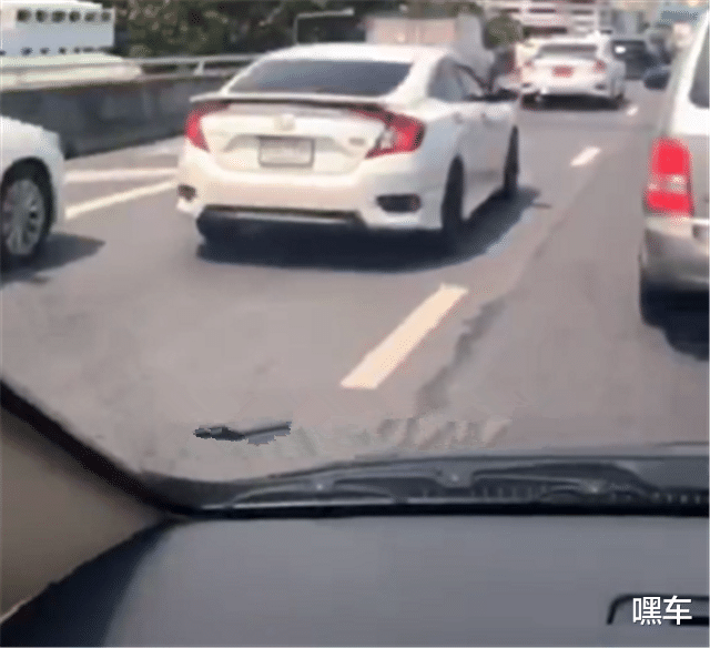 4S店思域现在落地价多少?我跑了好几趟,终于摸清了底牌 4S店思域现在落地价多少?我跑了好几趟,终于摸清了底牌
