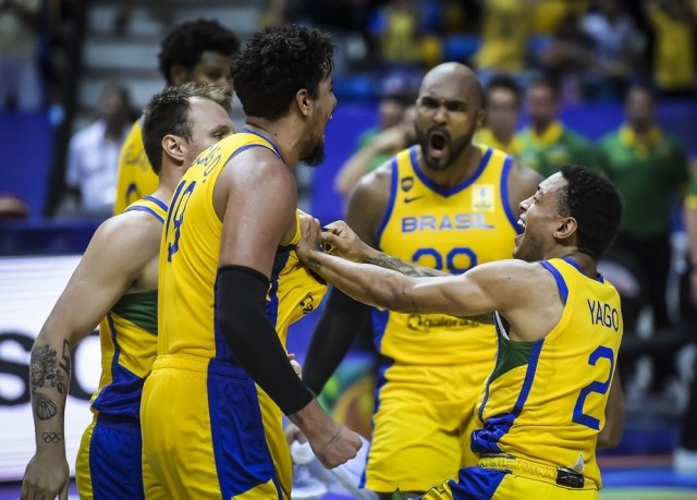 巴西vs加拿大，篮球场上的桑巴对决枫叶，谁才是真正的北境之王？